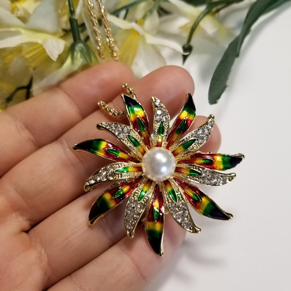 Betsey Johnson Colorful Flower - Picture 2 of 7